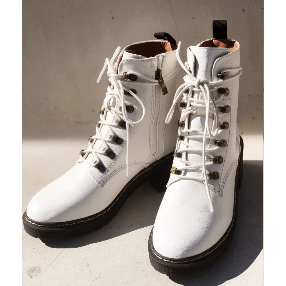 NEW White Faux Vegan Leather Laced Up Lug Sole Platform Ankle Combat Boots Shoes - Picture 4 of 12